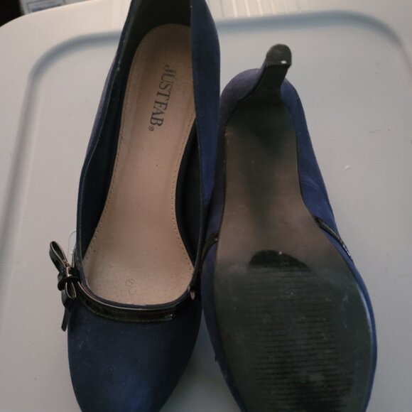 Justfab navy and black heel with bow, size 8 - Picture 3 of 3